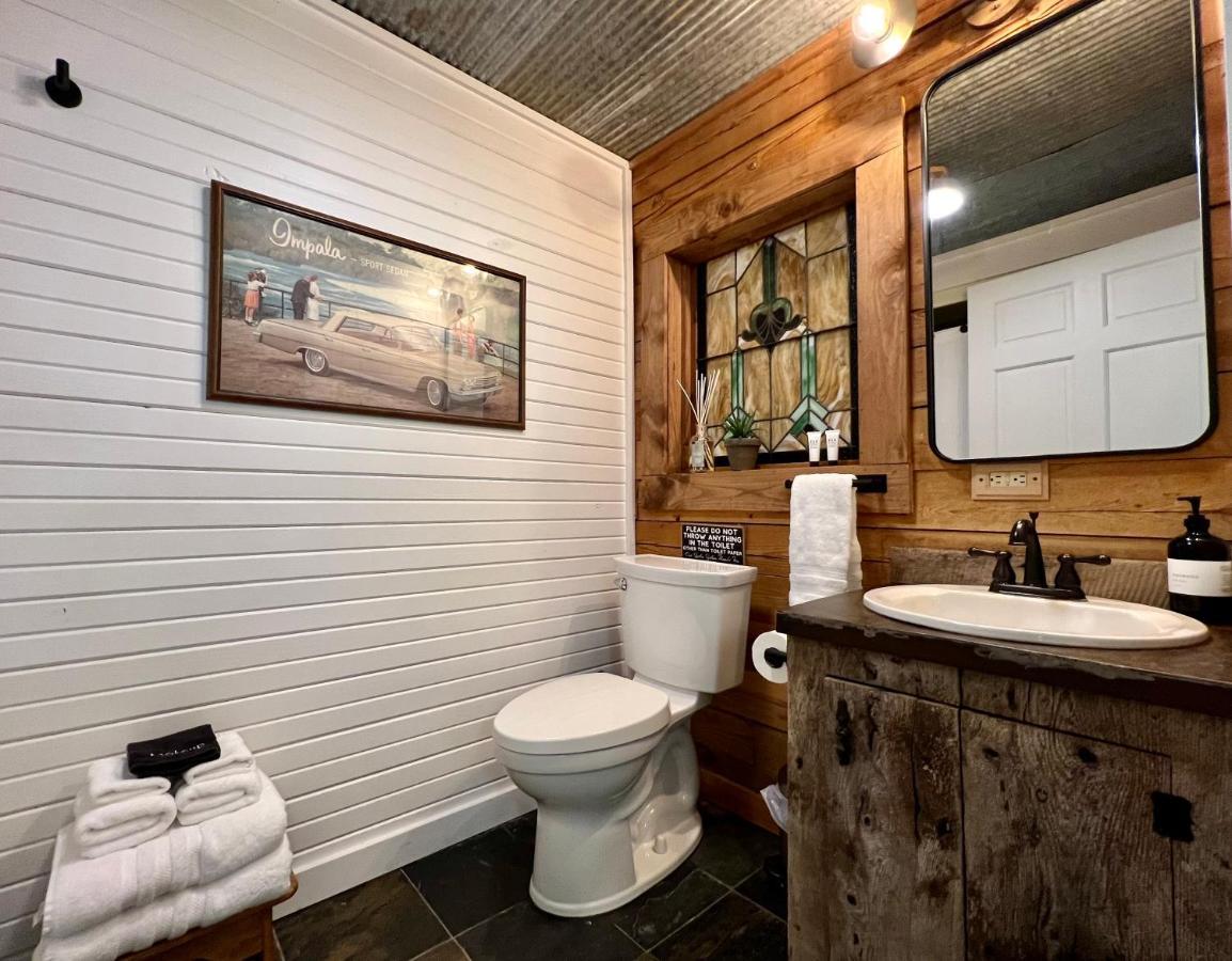 Glass Cabin Eureka Springs Eksteriør billede