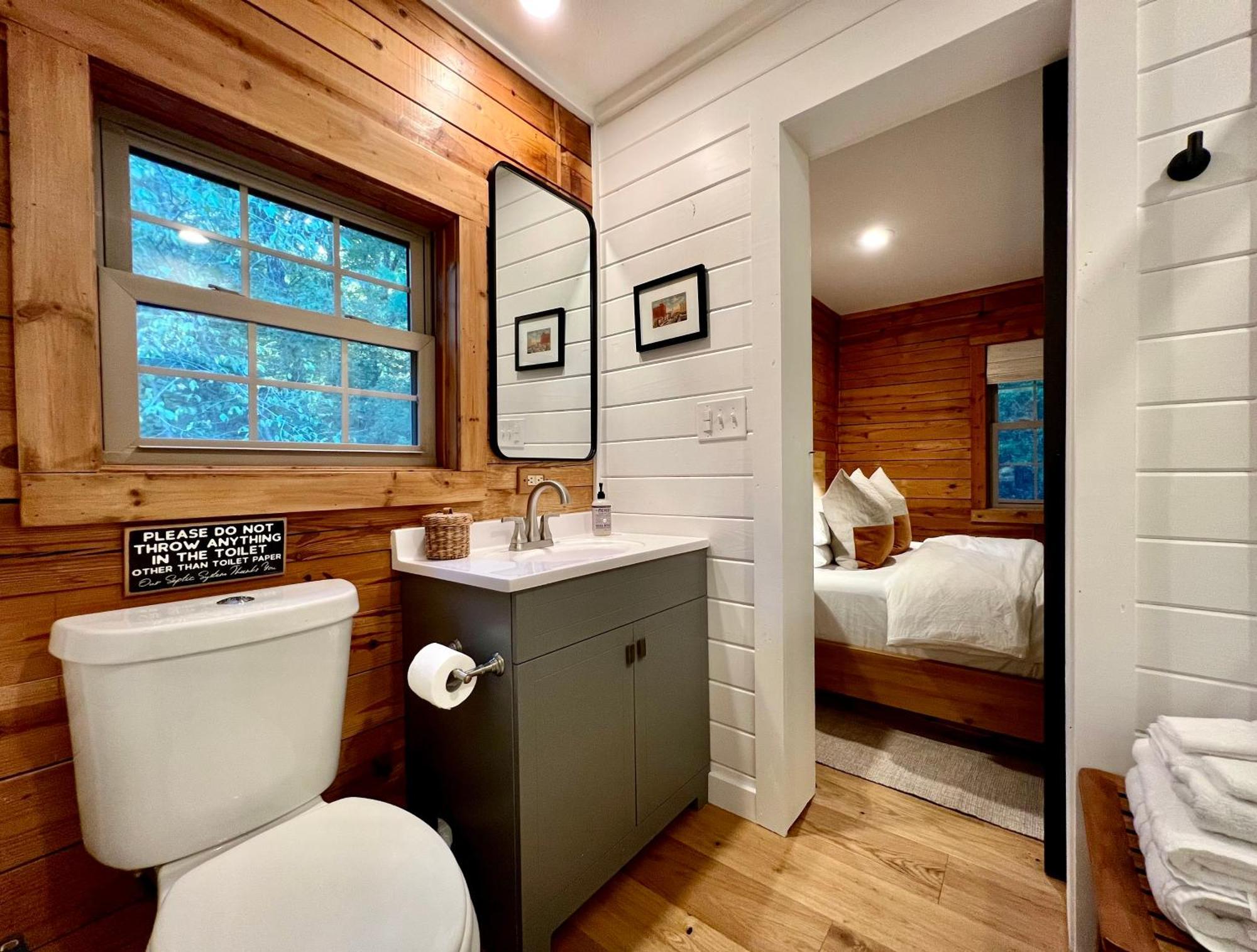 Glass Cabin Eureka Springs Eksteriør billede